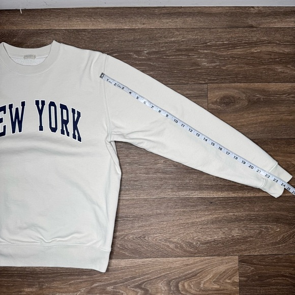 Brandy Melville White Crewneck Sweater New York Print Men’s Size Small - Picture 8 of 9